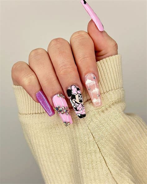 Embrace Childhood with 30 Minnie Mouse Nail。